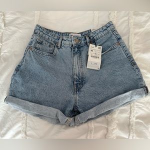 Zara high rise, mom fit denim shorts. Size 8. Never worn/ tags on